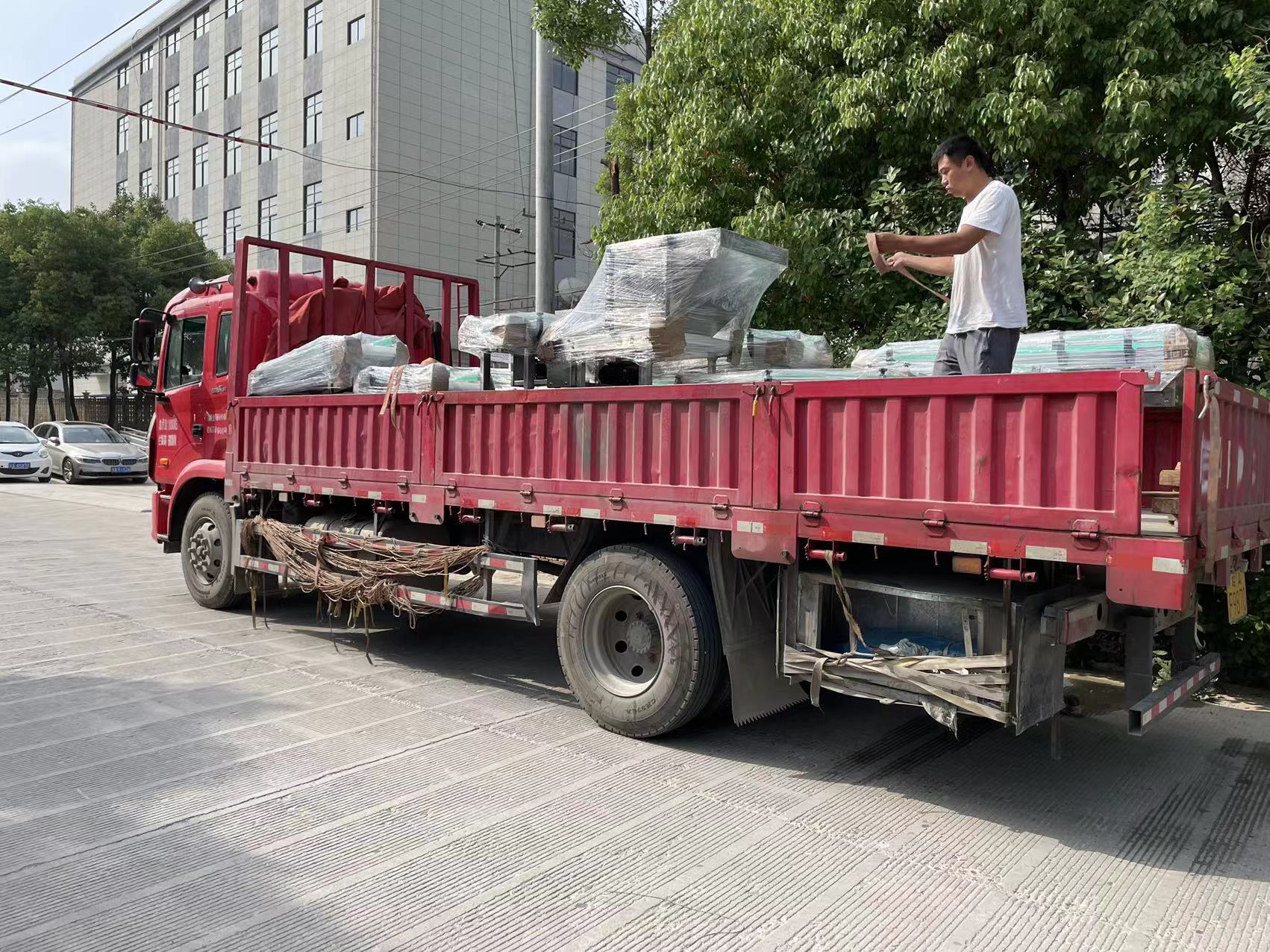10台输送机发往合肥泰禾光电集团