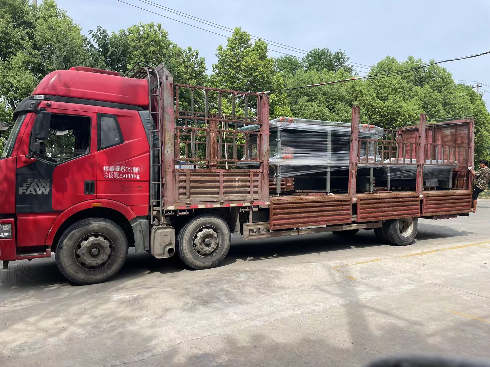 3台皮带机发往河南许昌森源电动汽车有限公司