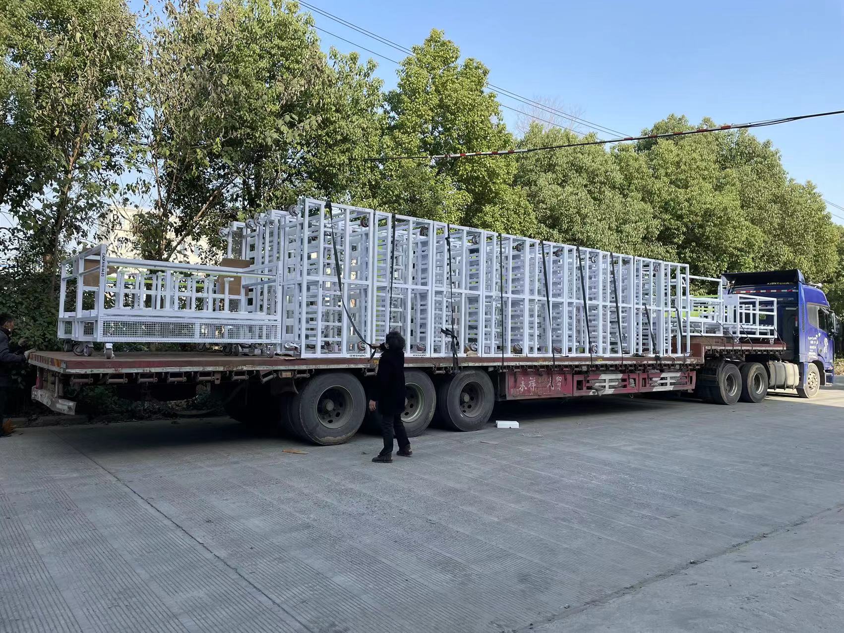 23台料框发往武汉小鹏汽车