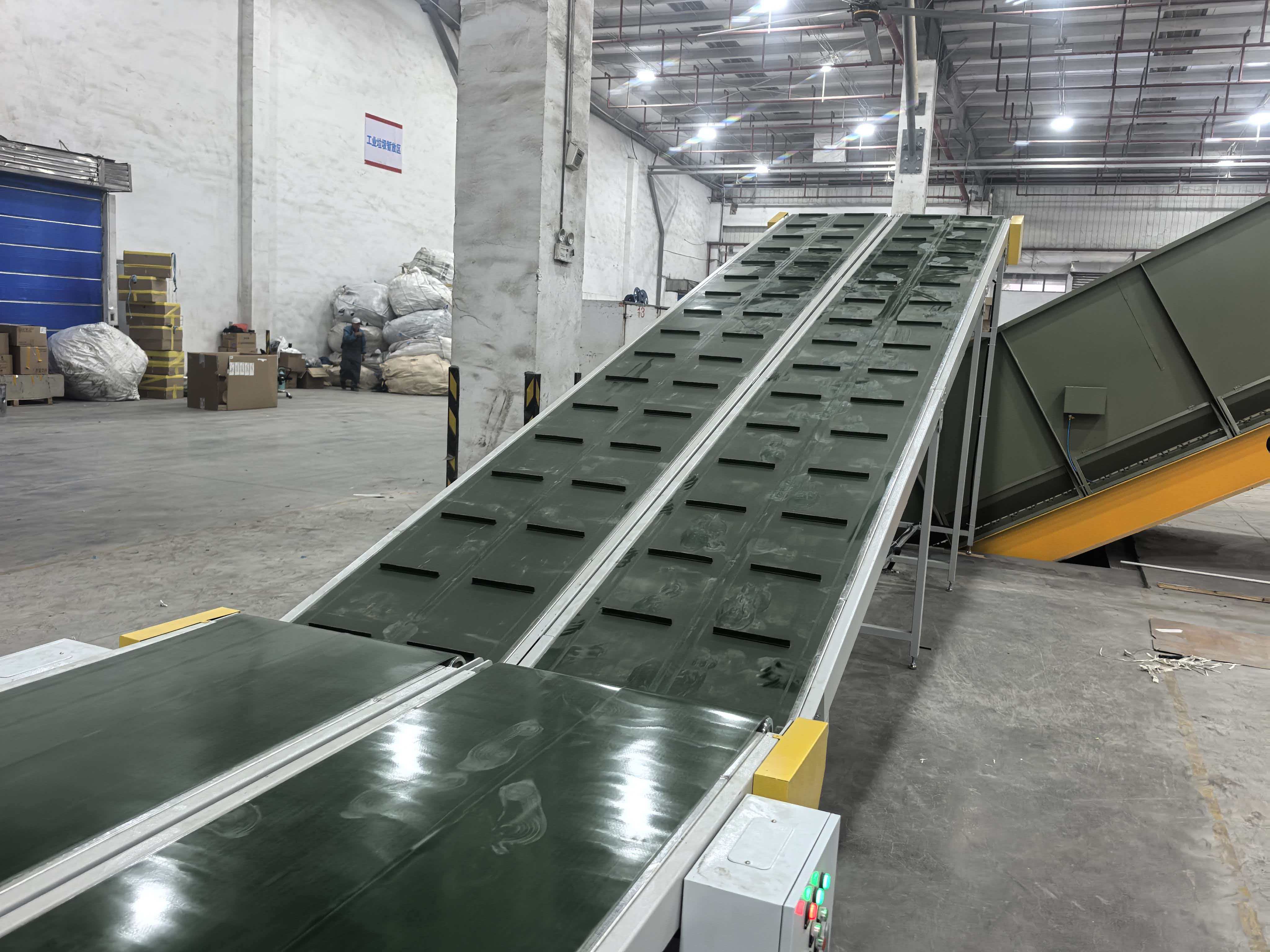 四台皮带机设备在合肥客户现场安装调试