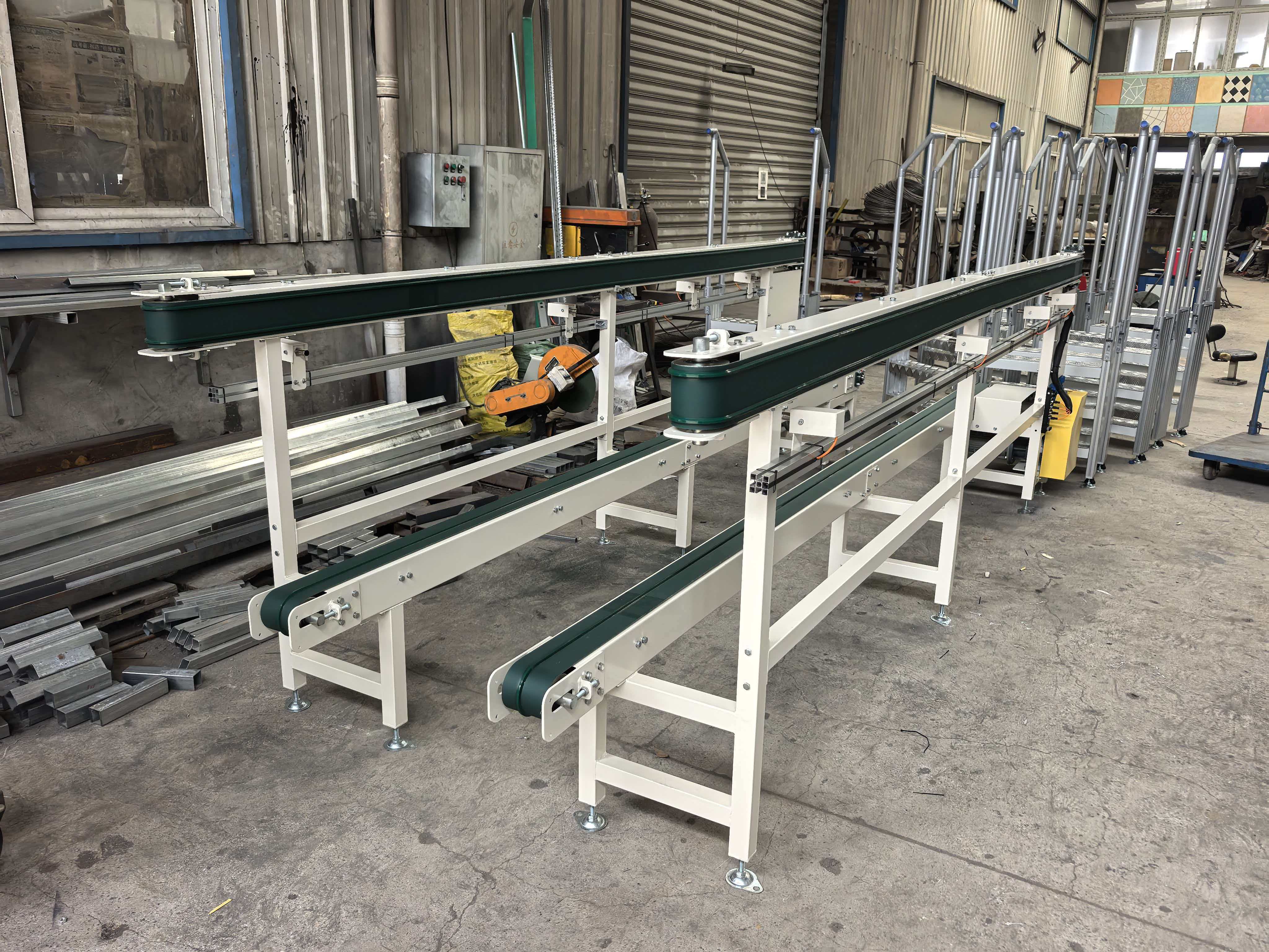 两台皮带输送机发往合肥客户现场