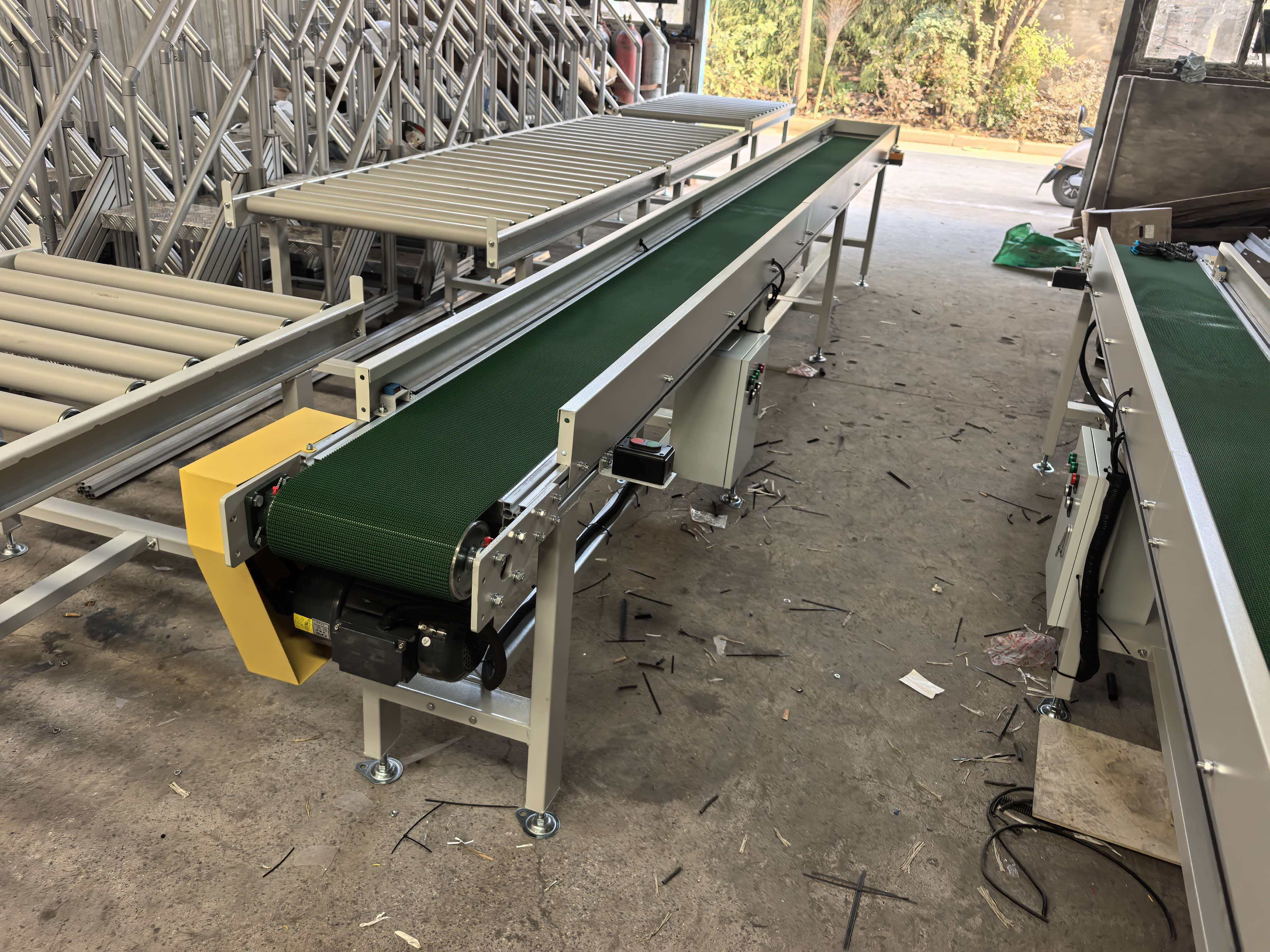 一台皮带输送机发往山东客户现场