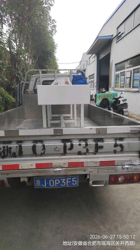 一台链板输送机发往安徽合肥客户现场