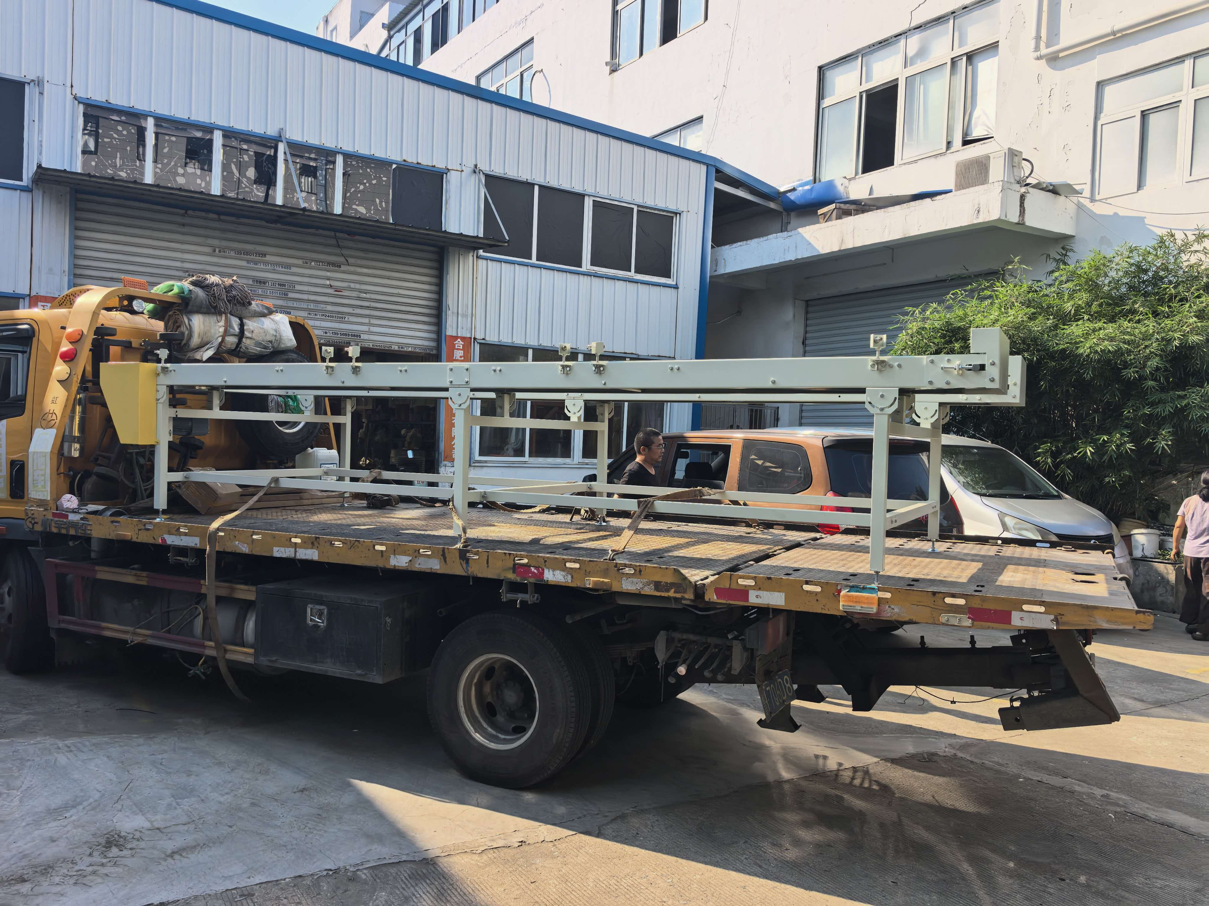 一台双排皮带输送机发往芜湖客户现场