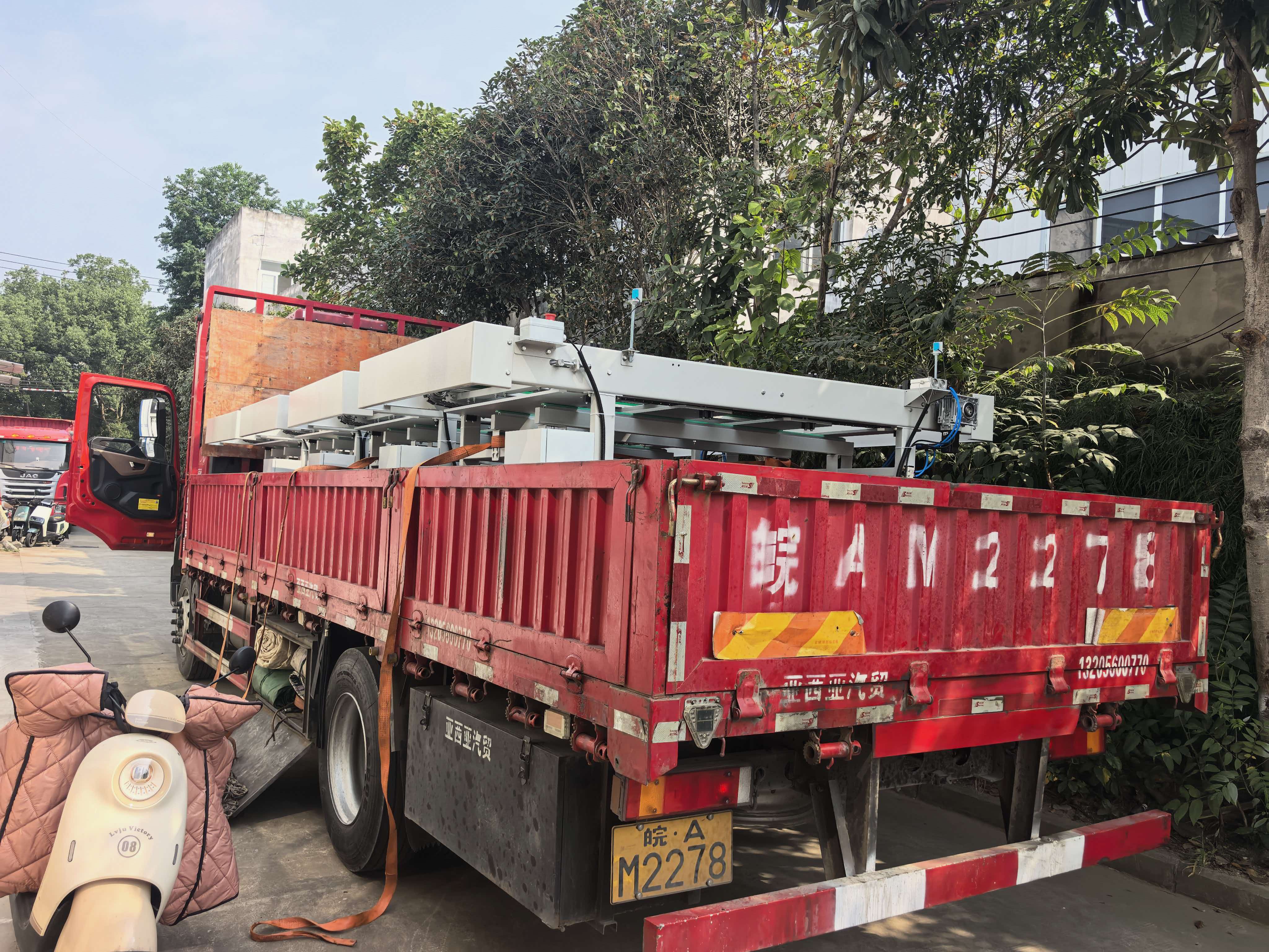 四台链板输送机发往芜湖客户现场